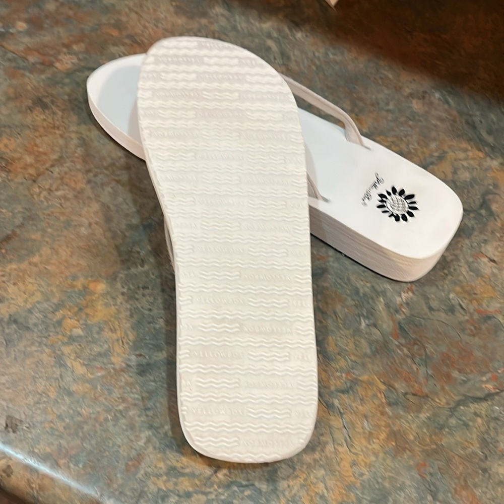 Yellow Box flip-flops, size 11 with rhinestones - Picture 4 of 6